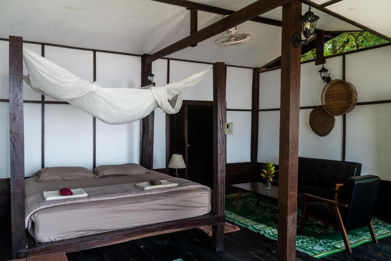 Pomelo Restaurant And Guesthouse - Fishermen & Tammarine Cottages Riverfront - Experience Nature, Culture And Adventure & Tailor-Made Tour Ban Khon Екстериор снимка