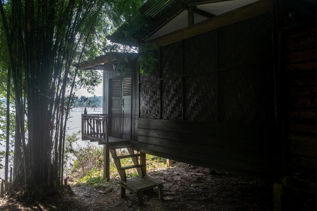 Pomelo Restaurant And Guesthouse - Fishermen & Tammarine Cottages Riverfront - Experience Nature, Culture And Adventure & Tailor-Made Tour Ban Khon Екстериор снимка