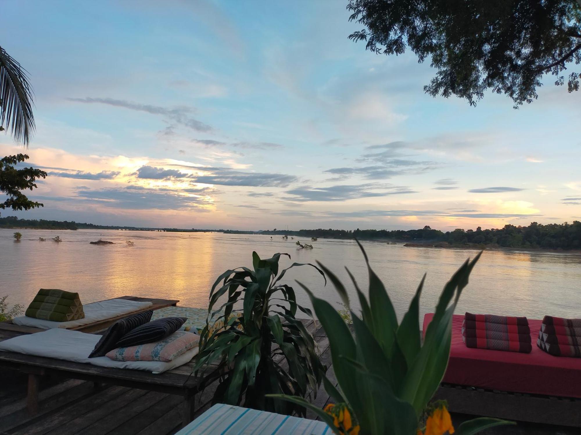 Pomelo Restaurant And Guesthouse - Fishermen & Tammarine Cottages Riverfront - Experience Nature, Culture And Adventure & Tailor-Made Tour Ban Khon Екстериор снимка