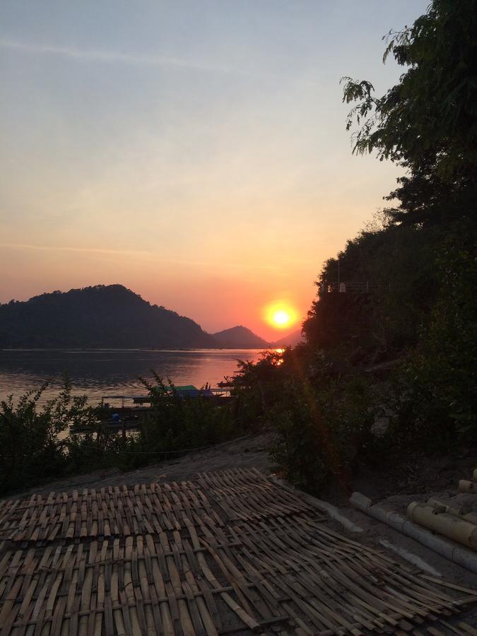 Pomelo Restaurant And Guesthouse - Fishermen & Tammarine Cottages Riverfront - Experience Nature, Culture And Adventure & Tailor-Made Tour Ban Khon Екстериор снимка