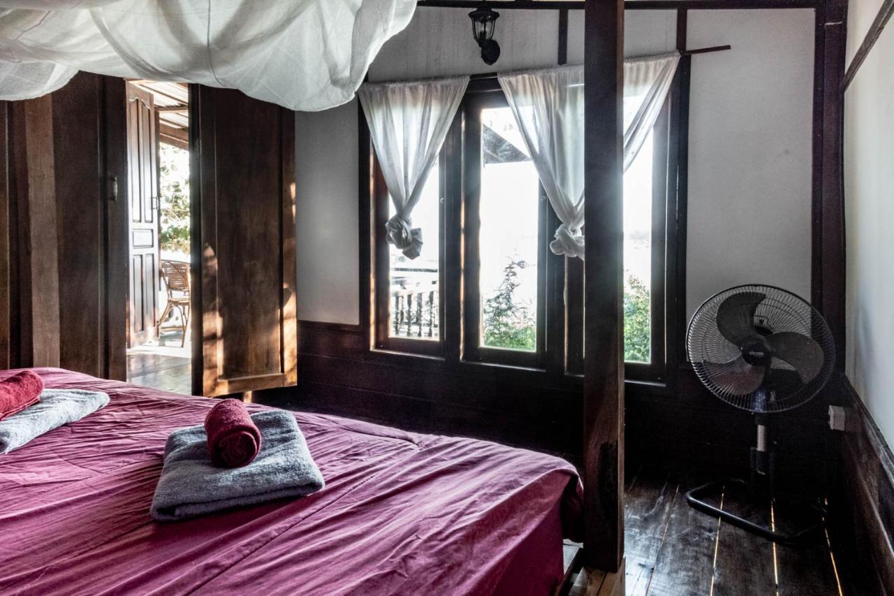 Pomelo Restaurant And Guesthouse - Fishermen & Tammarine Cottages Riverfront - Experience Nature, Culture And Adventure & Tailor-Made Tour Ban Khon Екстериор снимка